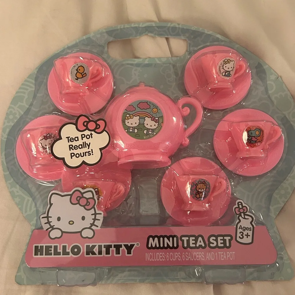 Hello Kitty Pink Mini Tea Set - Picture 2 of 3
